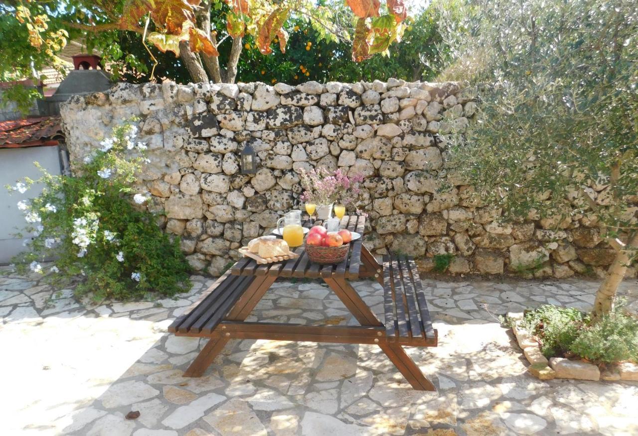 Adonino Residence-The House Of Pomegranates Lakíthra Esterno foto